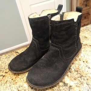 Ugg Neevah 1003421 Black Suede Sheepskin Lined Side Zip Boots Women's Size 7